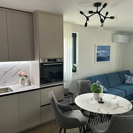 Our Lady Amfora Apartman *