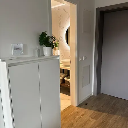 Our Lady Amfora Μακάρσκα