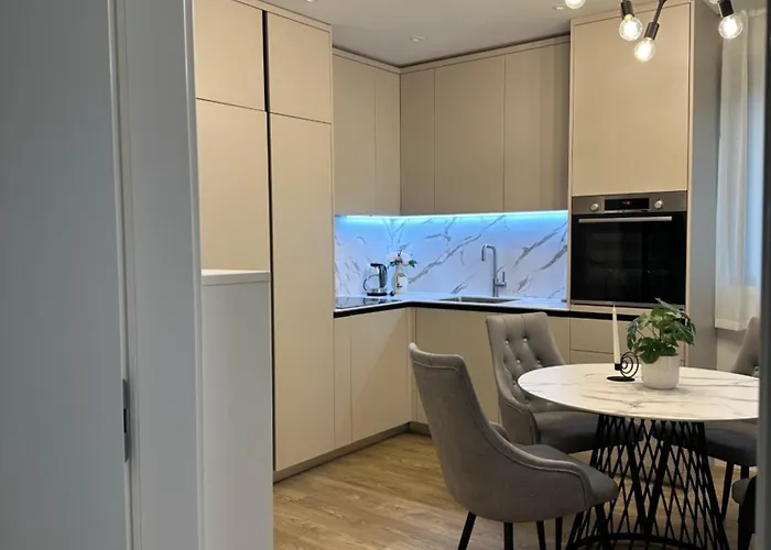 Our Lady Amfora Makarska